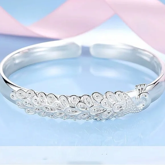 Elegant Silver Peacock Bracelet. - Picture 3 of 7